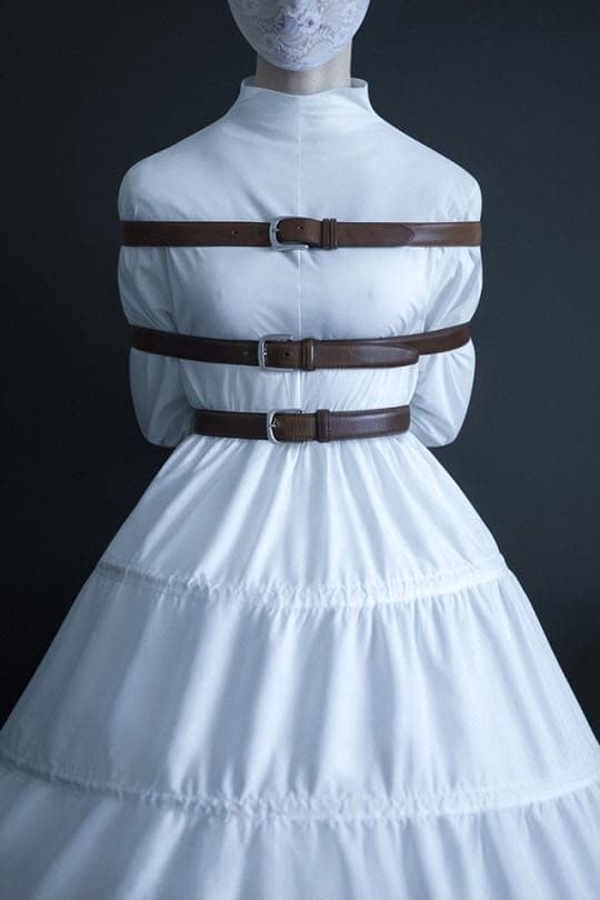 Camisa de força pra noiva não surtar até o casamento
